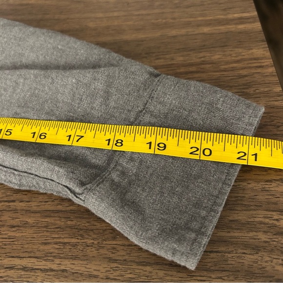 💕 Uniqlo Men's Gray Button-Up Shirt M - Picture 10 of 10